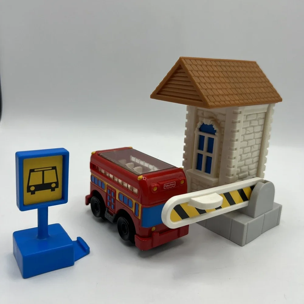 GeoTrax 3 Piece Highview Tours Bus Stop Fisher Price Station Double Decker Sign